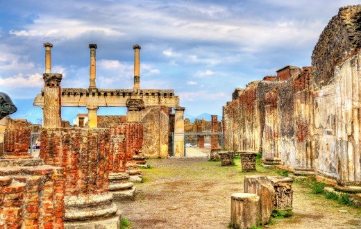 Private last minute tour of the Pompeii archaeological site with skip-the-line entrance