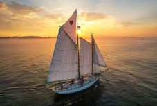 Portland: Sunset Sailing Cruise on a Historic Windjammer