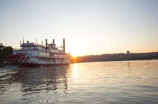 Cincinnati: Ohio River Cruise with Buffet Dinner