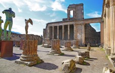 Round trip service Rome-Pompeii with skip-the-line tickets and audio guide