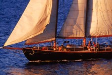 Portland: Sunset Sailing Cruise on a Historic Windjammer