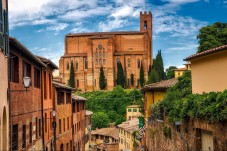 Siena with Palio's Contrada, San Gimignano and Monteriggioni with Chianti wines and food tasting